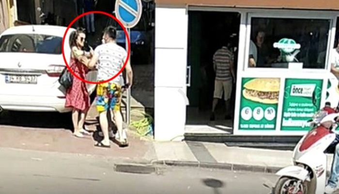 Genç kız tartıştığı sevgilisine kafa attı