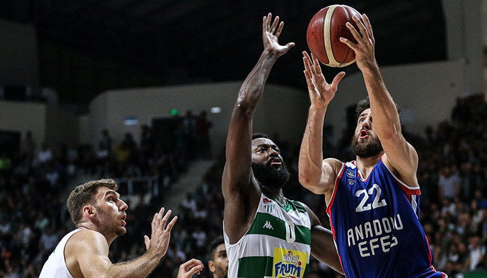 Gergin geçen maçta kazanan Anadolu Efes