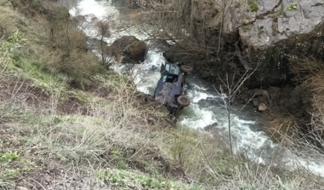 Giresun'da zırhlı polis aracı dereye yuvarlandı!