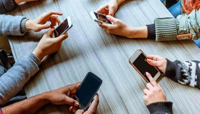 Her 5 kişiden biri cep telefonu bağımlısı