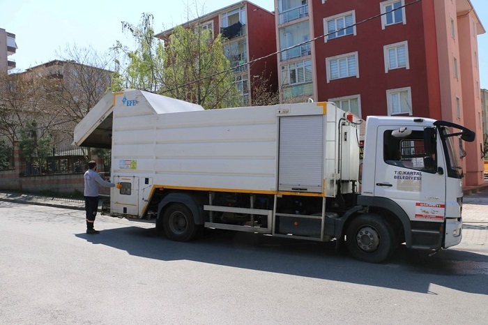 Hijyen ve Çevre çalışmaları Kartal'da aralıksız devam ediyor