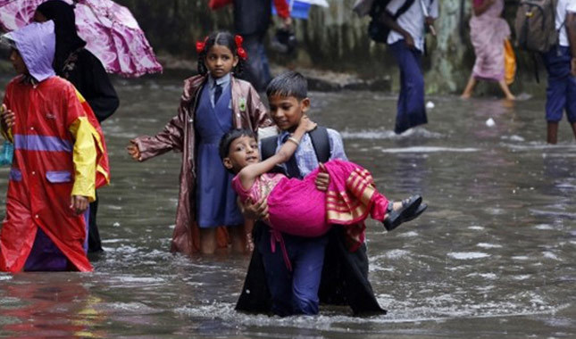 Hindistan'da muson yağmuru felaketi 774 kişi öldü