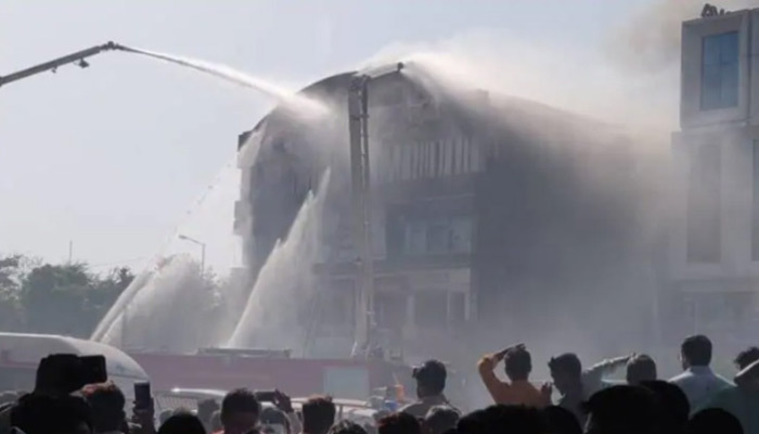 Hindistan'da yangın faciası: 20 ölü