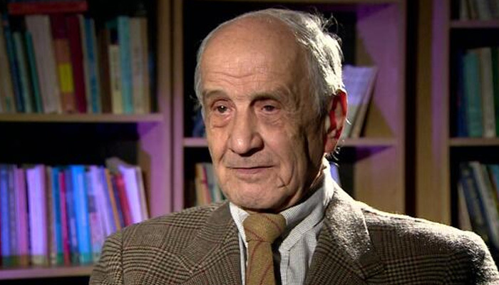 Hocaların hocası Mümtaz Soysal hayatını kaybetti