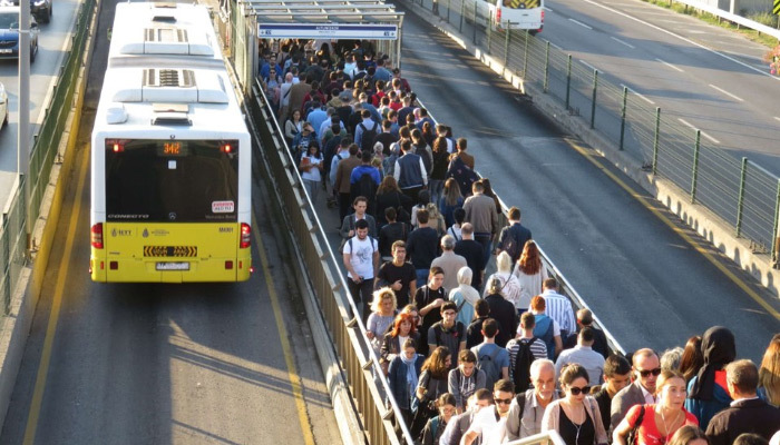 İBB'den metrobüs yoğunluğuna önlem