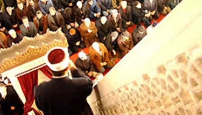 İmam ile cemaat arasında namaz kavgası