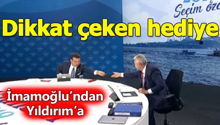 İmamoğlu, Yıldırım'a Atatürk imzalı kalem hediye etti