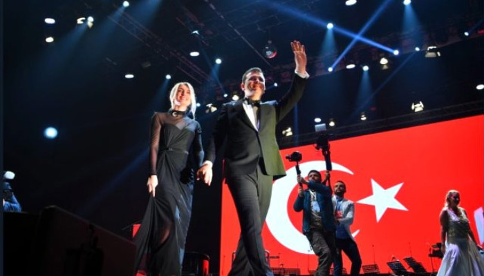 İmamoğlu'nun eşi tarzıyla gündeme oturdu!