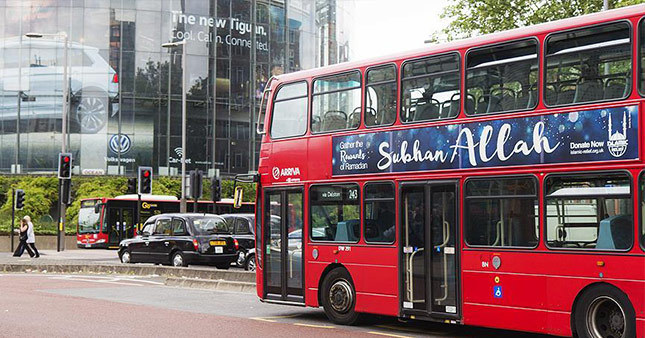 İngiltere'de otobüslere "Sübhanallah" ilanları yazıldı