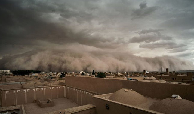 Irak'ta kum fırtınası: 5 ölü
