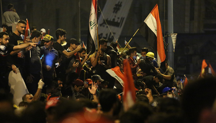Irak'taki gösteriler devam ediyor! 15 yaralı!