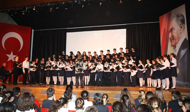 İstanbul Devlet Senfoni Orkestrası Çocuk Korosu, Irmak Okulları'nda sahne aldı