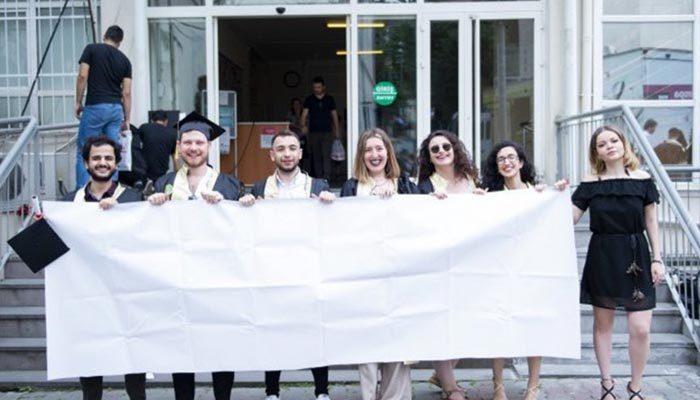İstanbul Üniversitesi'nde boş pankart krizi