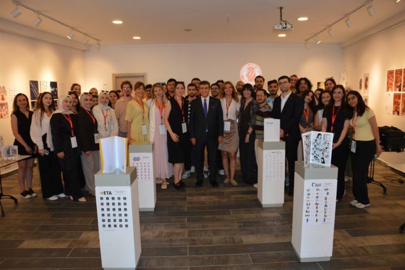 İstanbul Yeni Yüzyıl Üniversitesi'nde TRACE- Grafik Tasarım Bitirme Projesi Sergisi Açıldı