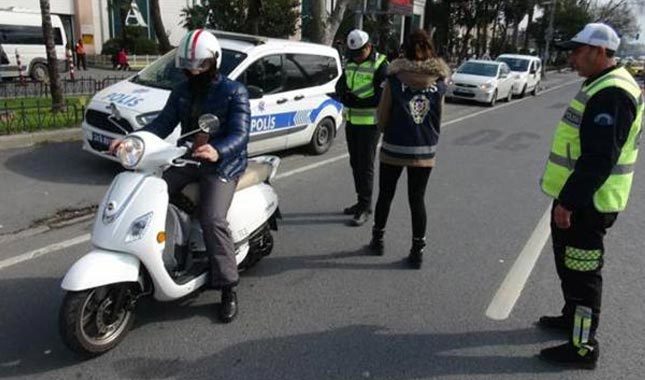 İstanbul polisi araçları didik didik aradı