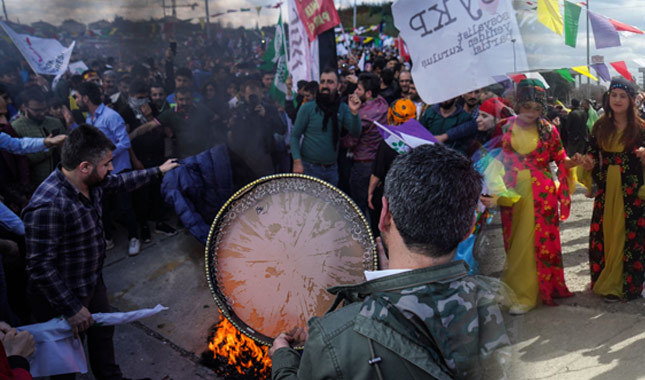 İstanbul'da Nevruz ateşi Bakırköy'de yandı