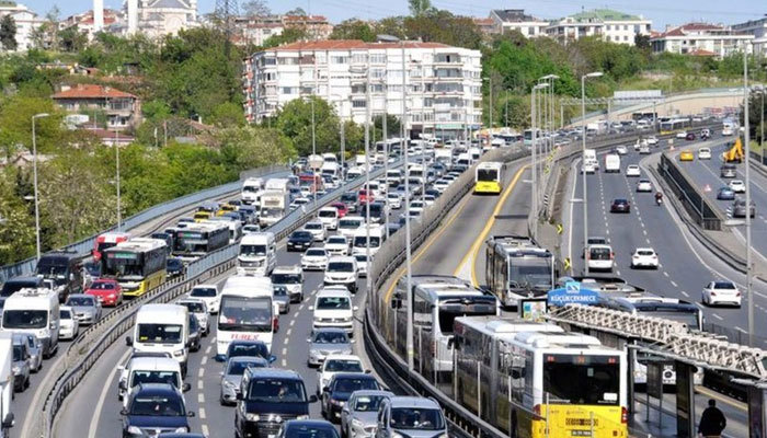 İstanbul trafiğinde yoğunluk oluştu