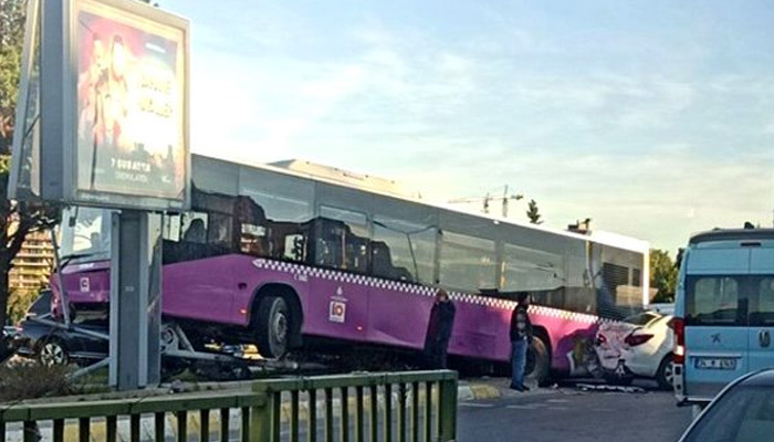 İstanbul'da feci kaza! Otobüs havada asılı kaldı