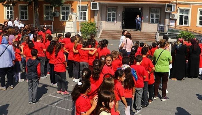 İstanbul'da hasarlı okullar yarın tatil edildi