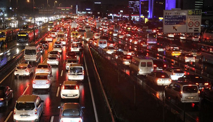 İstanbul'da mesai çıkışı trafik kilitlendi