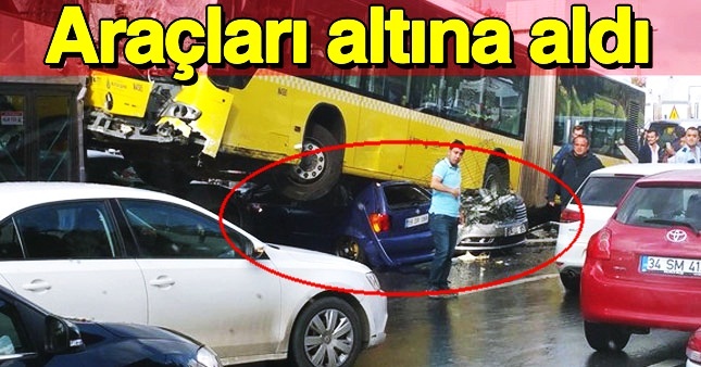 İstanbul'da metrobüs kazası! İşte ilk görüntüler...