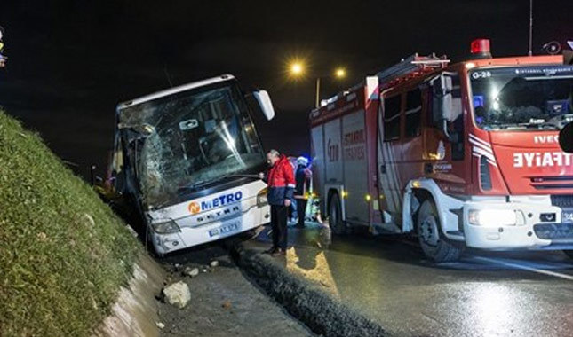 İstanbul'da yolcu otobüsü devrildi: 2 ölü, 21 yaralı