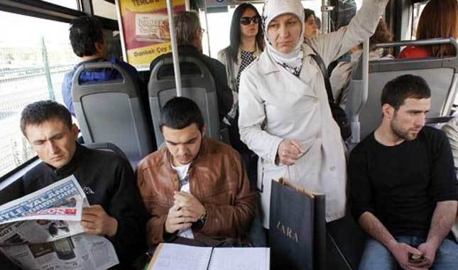 Yolcular metrobüste sohbete sıcak bakmıyor