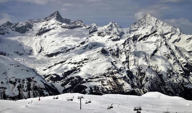 İsviçre'de çığ faciası: 10 kişi kar altında