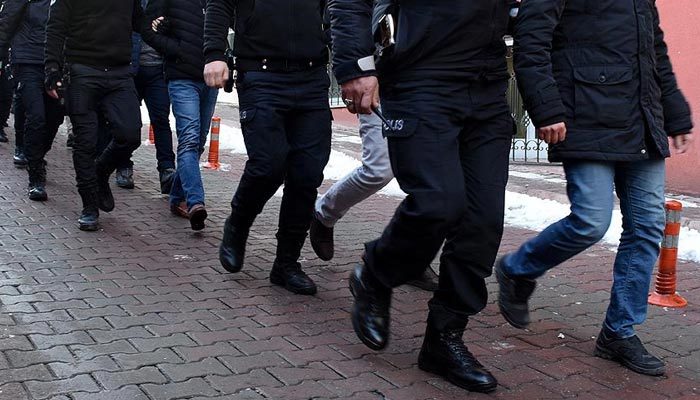İzmir ve Manisa'da FETÖ operasyonu: 27 gözaltı