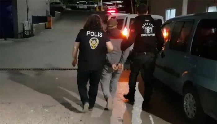 İzmir'de FETÖ operasyonu: 31 gözaltı