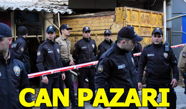 İzmir'de kamyon kahvehaneye daldı