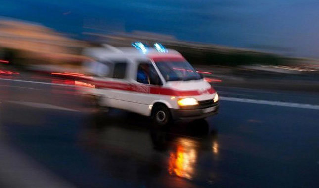 İzmir'de otomobil şarampole devrildi: 3 ölü