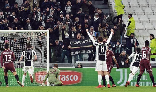 Juventus derbiyle turladı