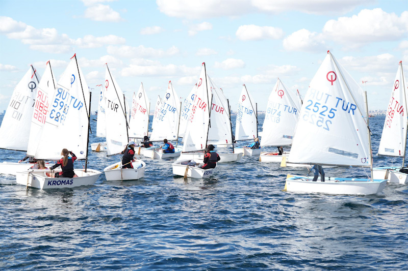 KADIKÖY CUMHURİYET KUPASI YELKEN YARIŞLARI BAŞLIYOR