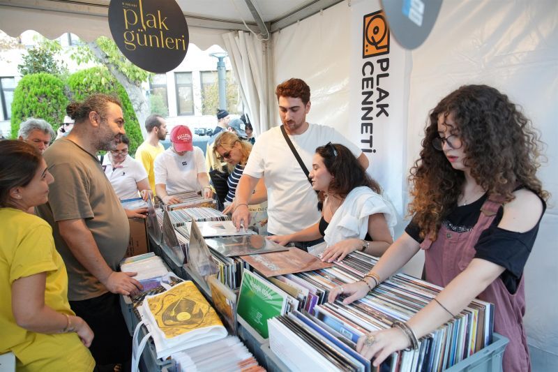 KADIKÖY PLAK GÜNLERİ ESİN AFŞAR ANISINA DÜZENLENDİ