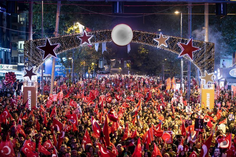 KADIKÖY'DE BÜYÜK CUMHURİYET YÜRÜYÜŞÜ