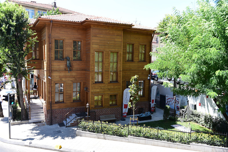 KADIKÖY'DE “DOĞAYA SAHİP ÇIKAN KARİKATÜRLER” SERGİSİ