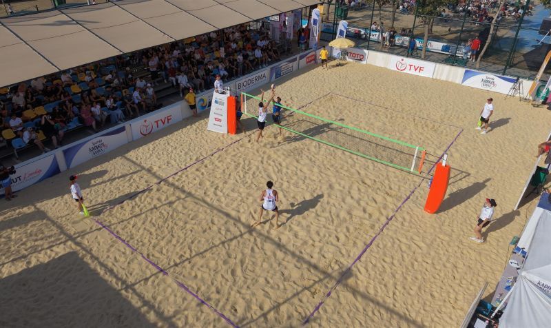 KADIKÖY'DE PLAJ VOLEYBOLU HEYECANI SONA ERDİ