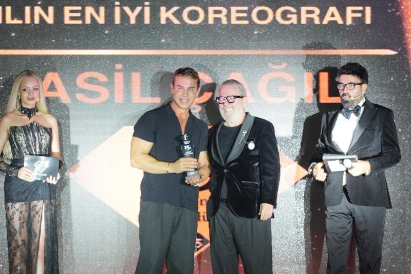 KOREOGRAF ASİL ÇAĞIL 15.FASHİON TV MODA ÖDÜLLERİNDE YILIN KOREOGRAFI ÖDÜLÜNÜ ALDI