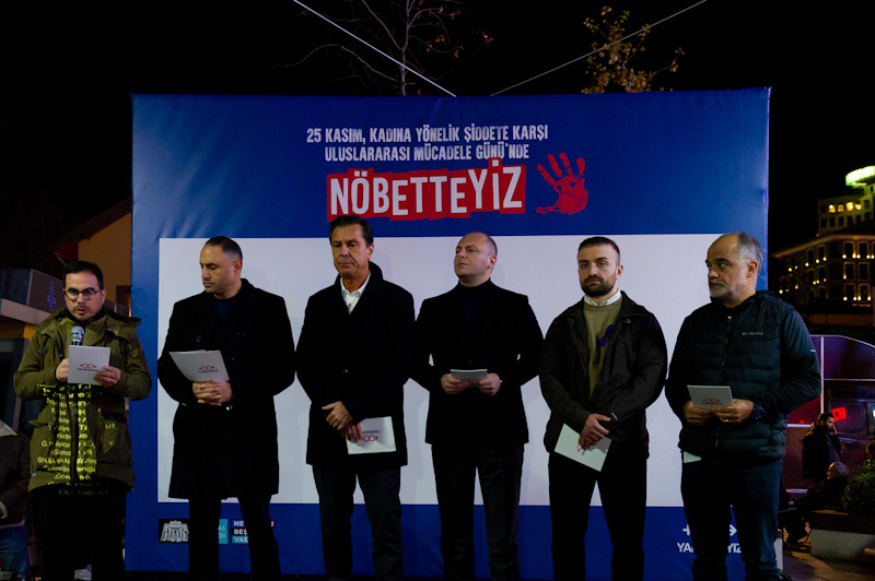 Kadına şiddete karşı nöbet bu yıl Levent Meydanı'nda tutuldu
