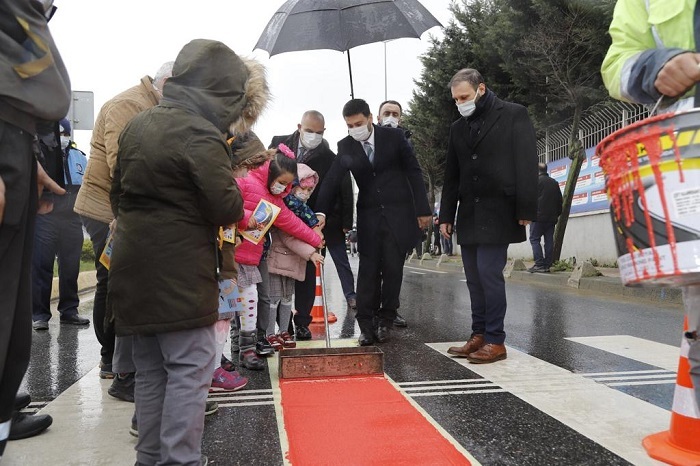 Kağıthane'de yaya geçitlerinde 'KIRMIZI ÇİZGİ' dönemi