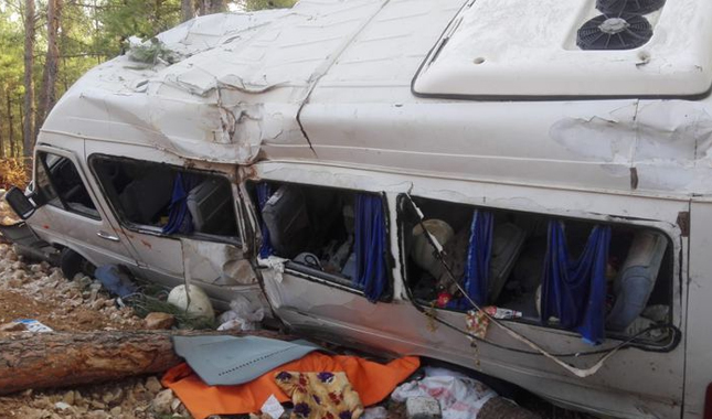 Kahramanmaraş'ta felaket! Servis minibüsü devrildi
