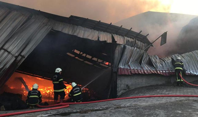 Kahramanmaraş'ta korkutan fabrika yangını