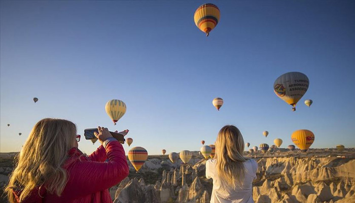 Kapadokya'da balonlara turist akını