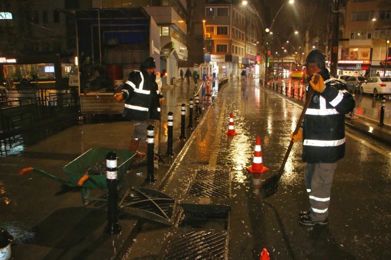 Kartal Belediyesi Fen İşleri Müdürlüğü'nden Su Baskınlarına Karşı Önlem 