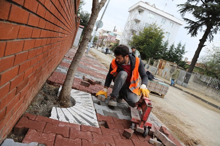 Kartal Belediyesi, Yarım Asırlık Ağaçlara ‘Nefes Borusu' ile Can Veriyor