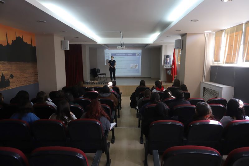 Kartal Belediyesi'nden Gençlere Yönelik İlk Yardım Eğitimi