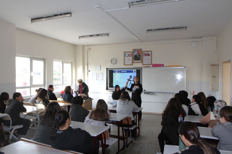 Kartal Belediyesi'nden Öğrencilere İlk Yardım Eğitimi