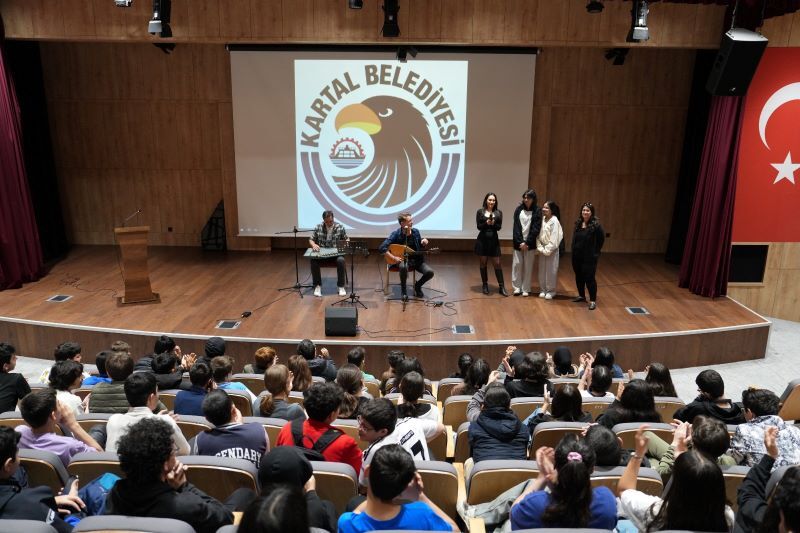 Kartal Belediyesi'nden Öğrencilere ‘LGS Motivasyon Semineri' ve Müzikli Sürpriz