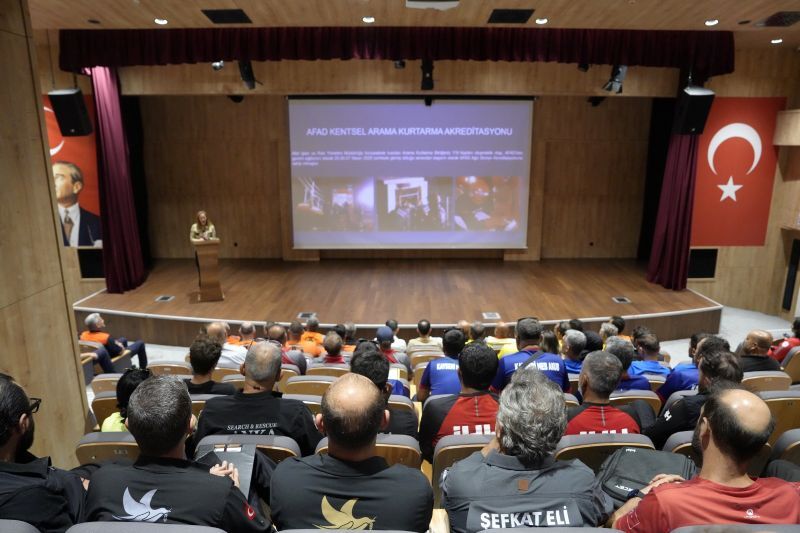 Kartal'da Afette görev yapacak AFAD Kayseri ekipleri ile Kartal Ekipleri buluştu